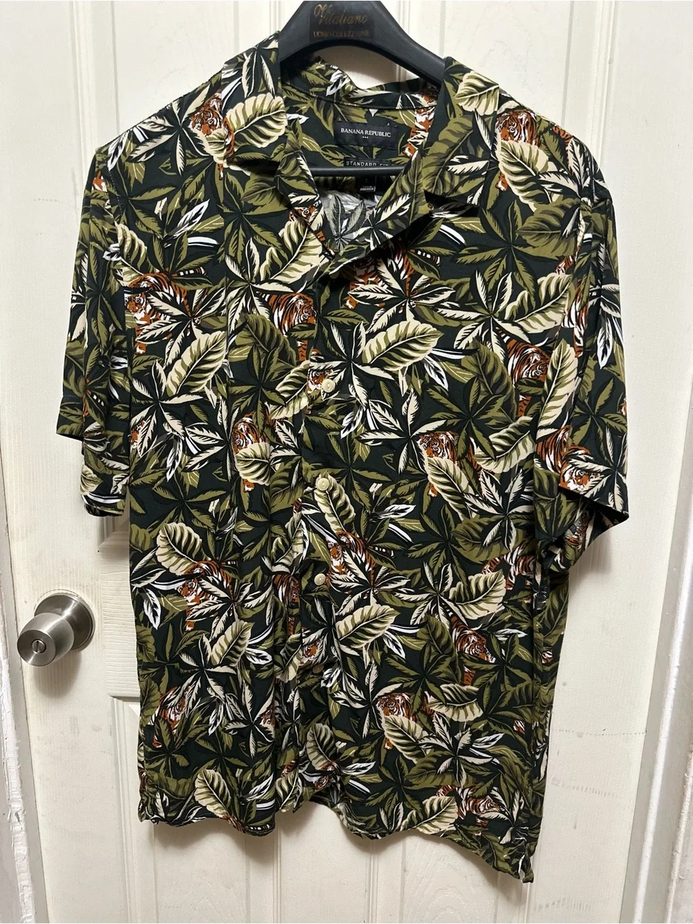 Banana Republic Olive Green Tropical Print Short-Sleeve Button-Down Size L